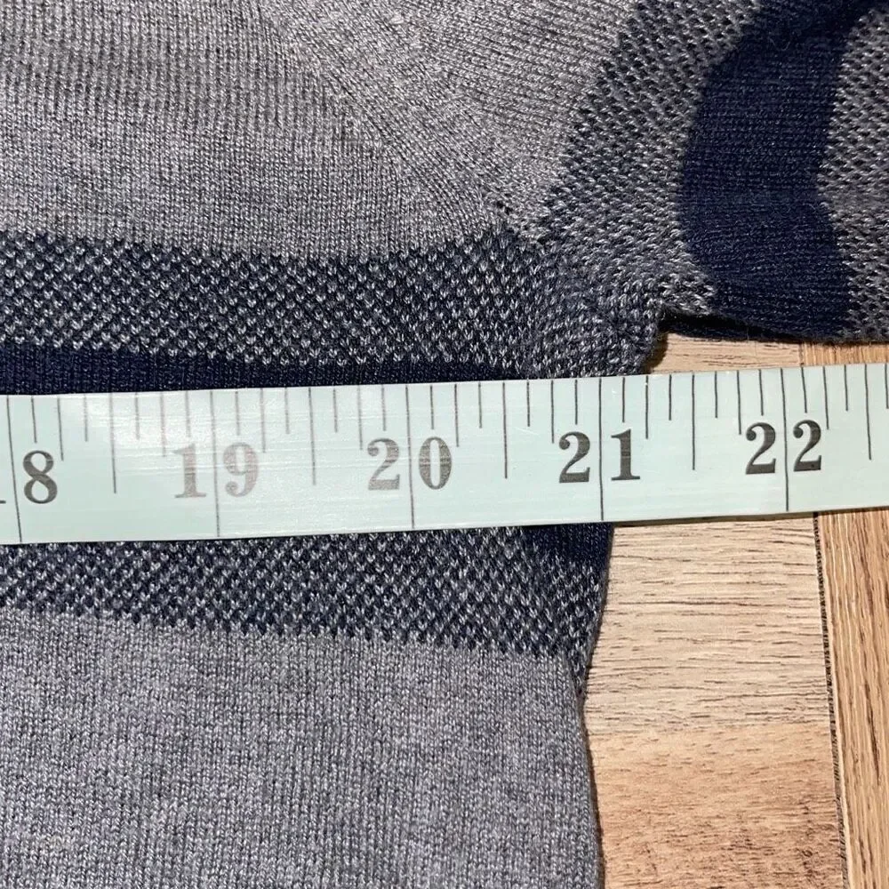 Banana Republic‎ Men's Knit Striped Silk Blend Pullover Sweater Blue Gray Large